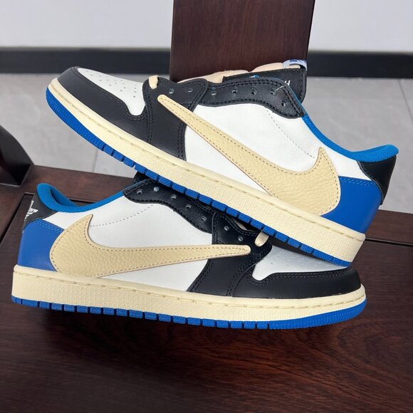 Travis Scott X Air Jordan Fragment Design Sneaker - Picture 4 of 9